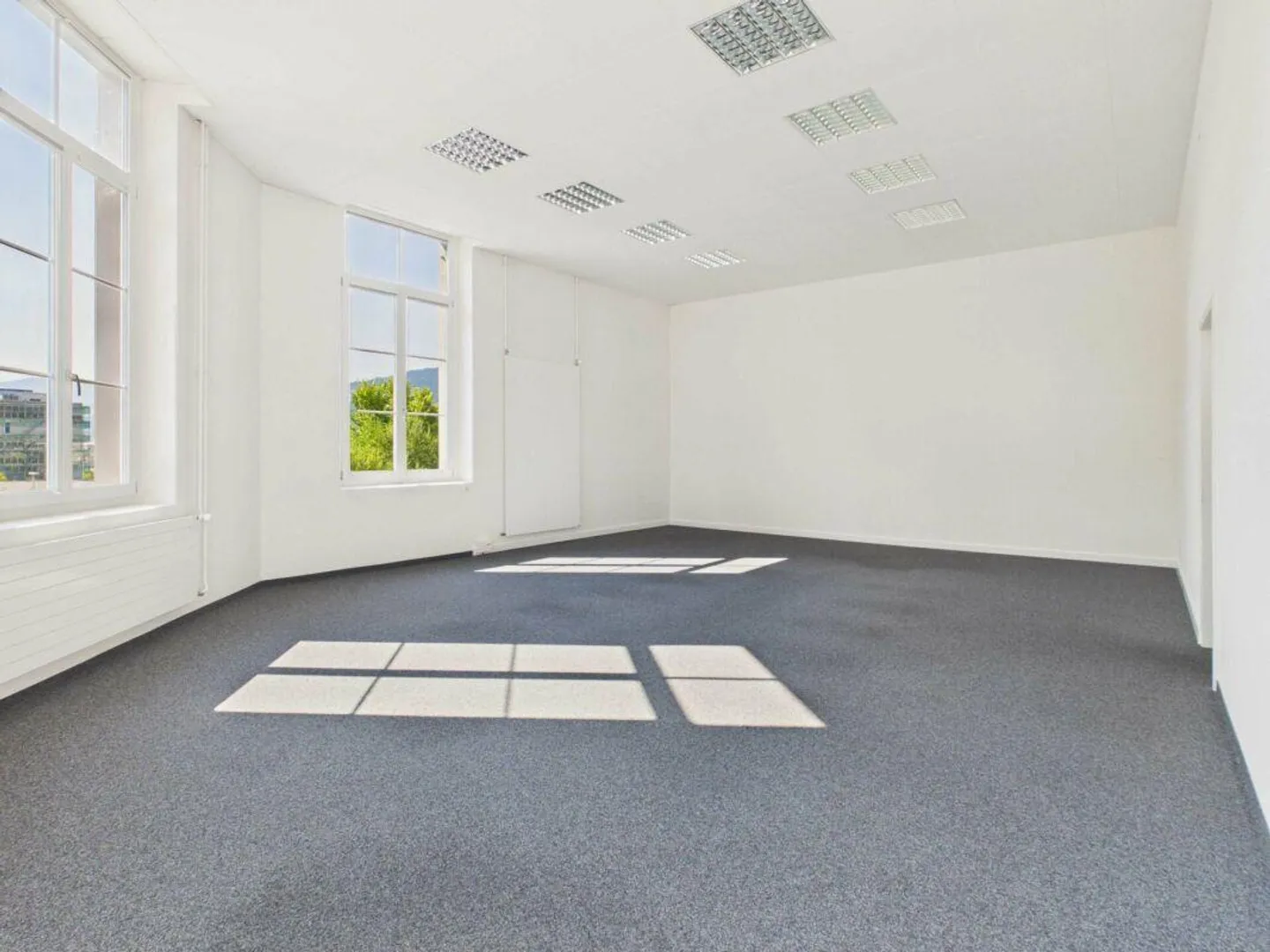 Espace commercial dans un quartier commercial et résidentiel central de 105m2 - Photo 2 sur 6
