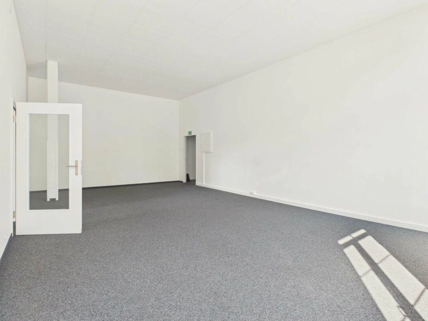 Espace commercial dans un quartier commercial et résidentiel central de 105m2 - Photo 3 sur 6