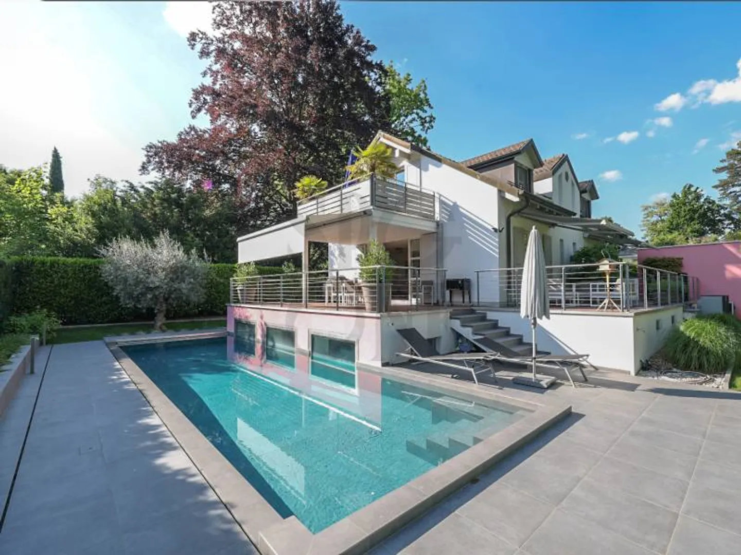 Familienvilla mit Schwimmbad, zwischen Charme und Komfort - Foto 1 von 9