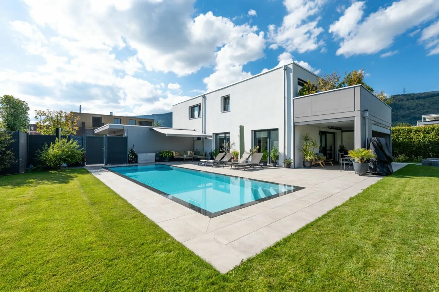 Villa for sale - Photo 1 of 13