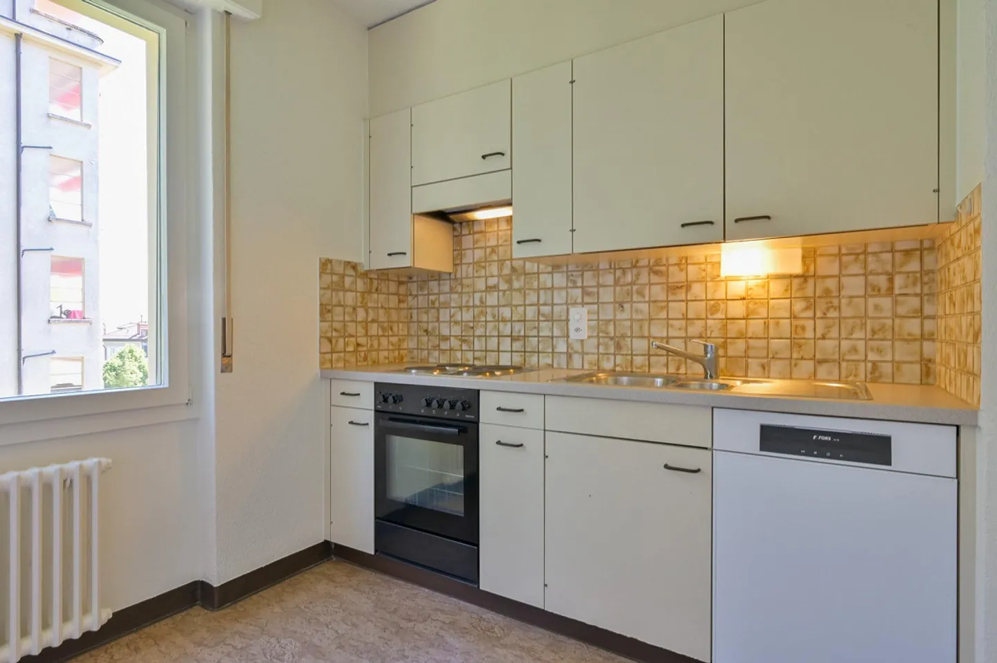 Charming 3.5 Room Apartment - Photo 3 of 7