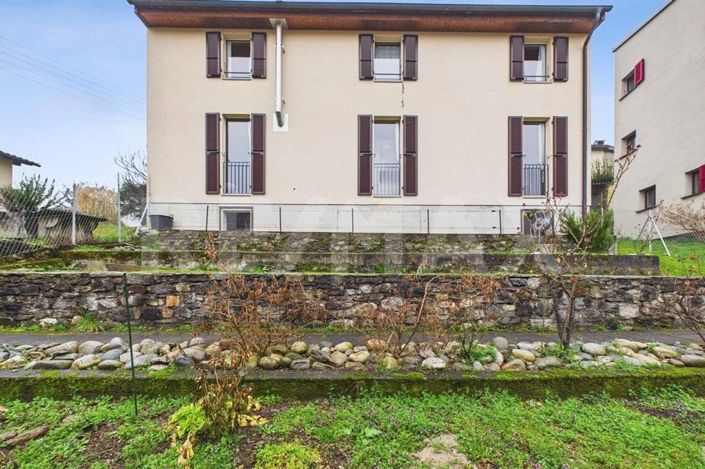 Maison unifamiliale avec appartement indépendant de 2 ½ pièces - Photo 1 sur 13