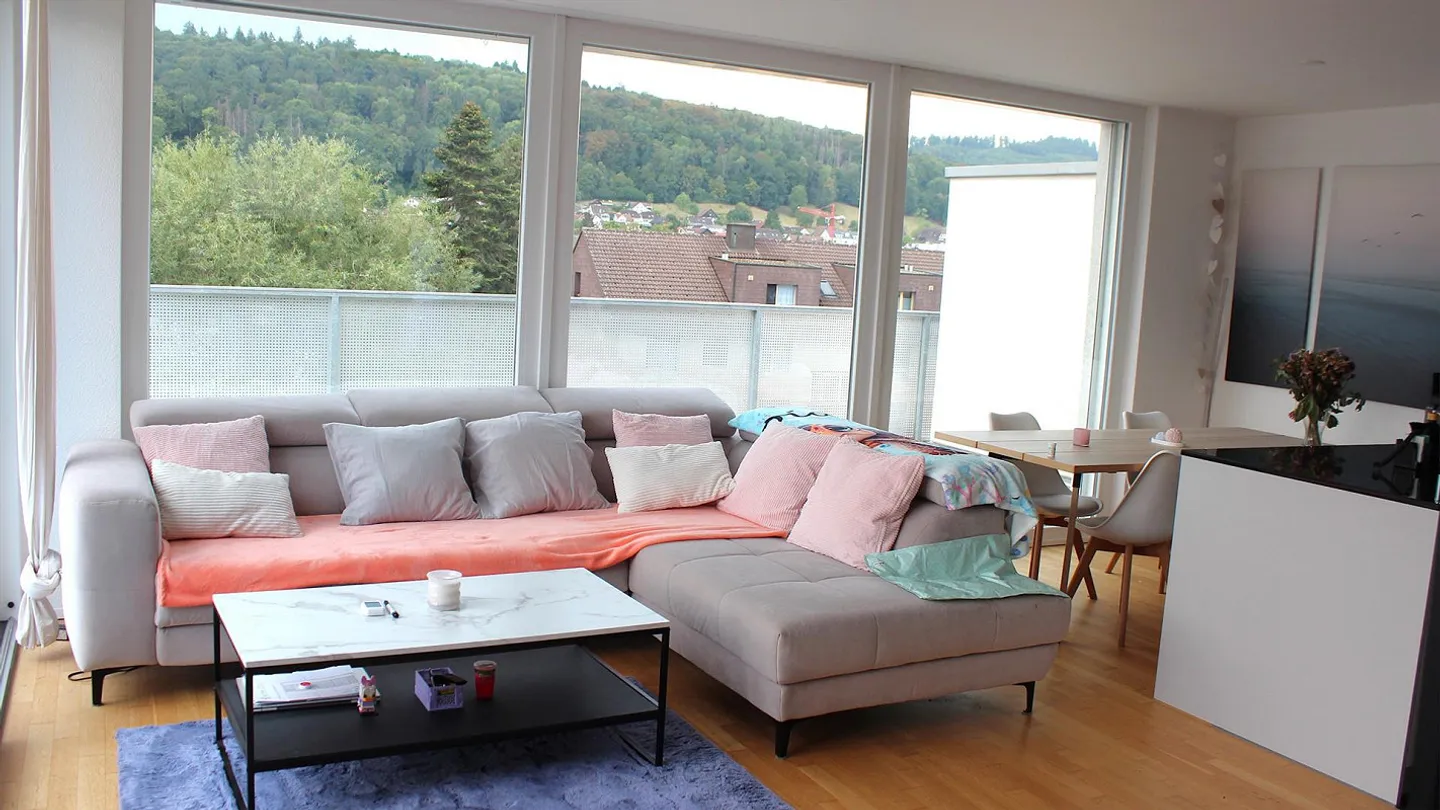 Chambre en Attique - Appartement de 3,5 pièces avec une énorme terrasse ! - Photo 2 sur 10