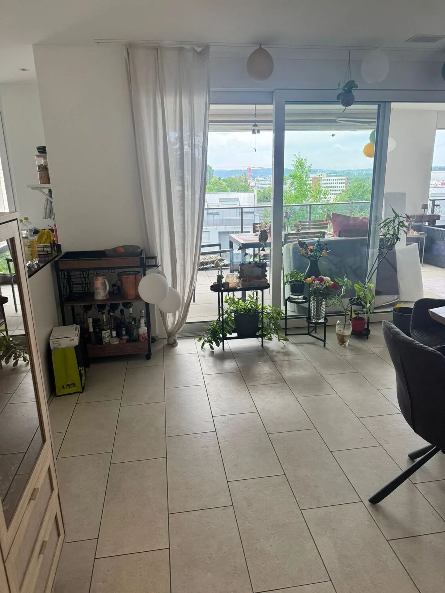 Helle Wohnung mit grossem Balkon - Foto 2 von 10