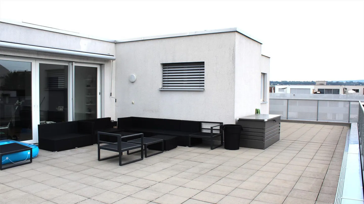 Chambre en Attique - Appartement de 3,5 pièces avec une énorme terrasse ! - Photo 8 sur 10