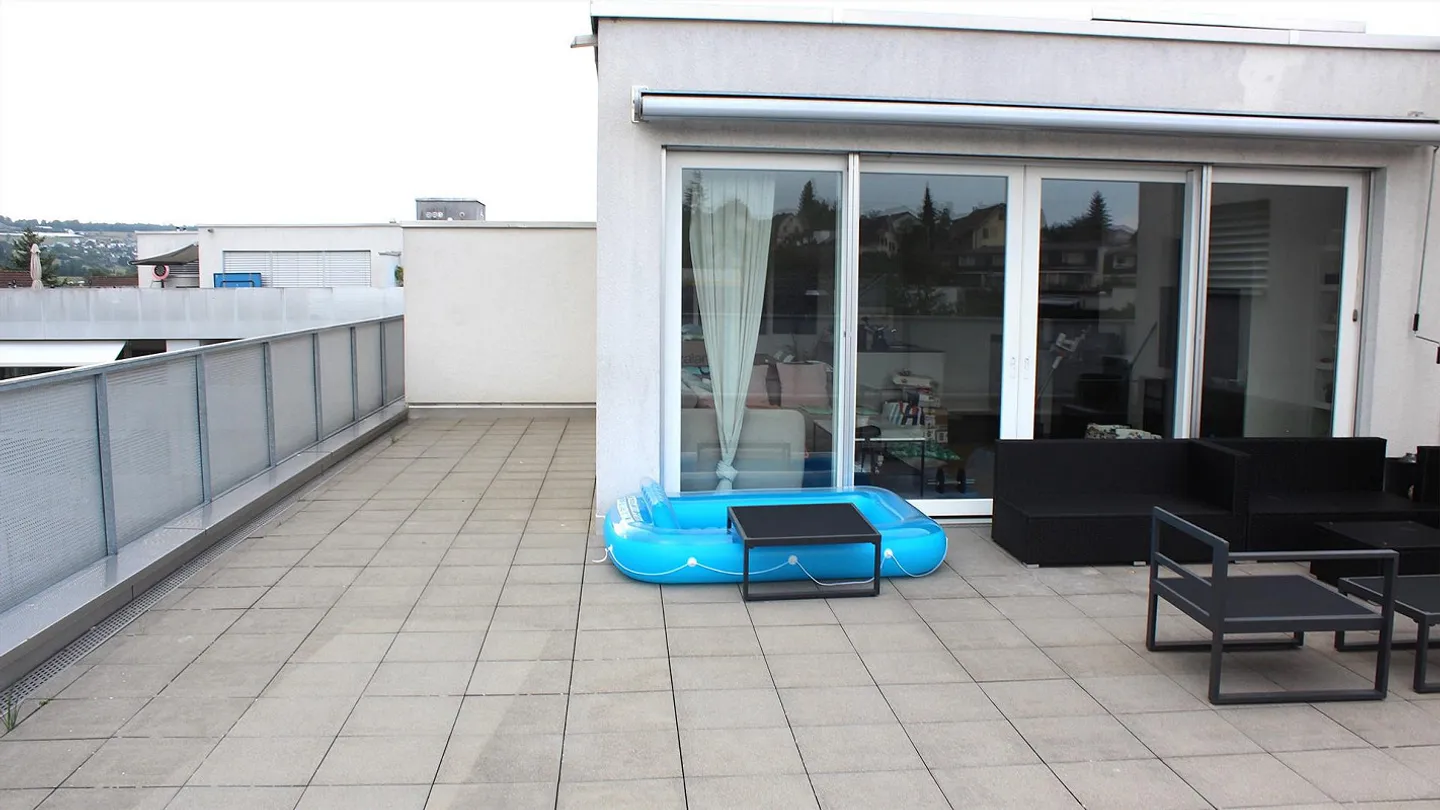Chambre en Attique - Appartement de 3,5 pièces avec une énorme terrasse ! - Photo 9 sur 10