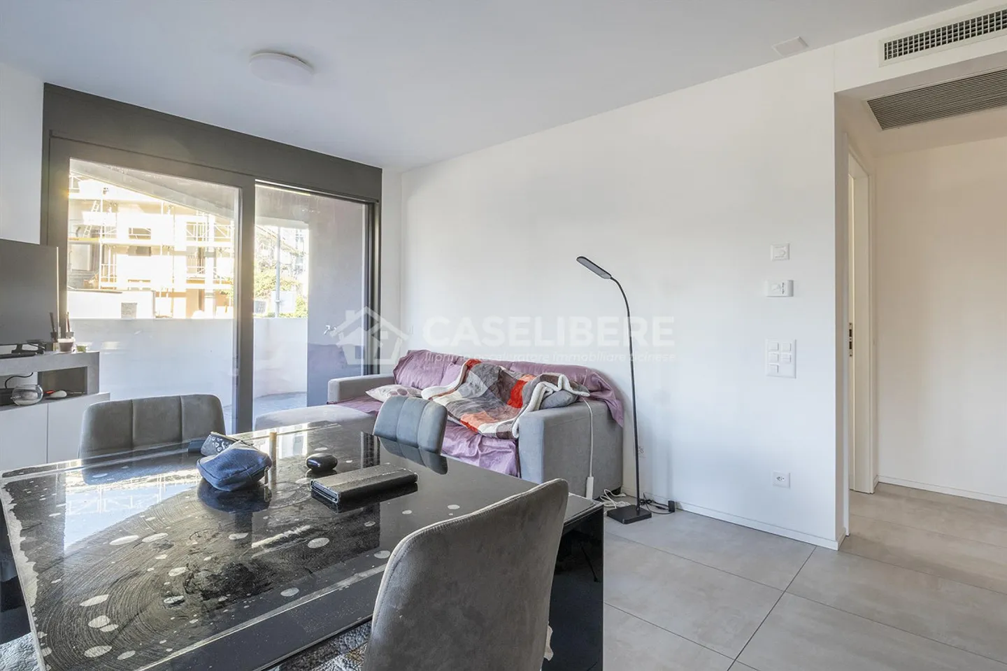 ELEGANT 2.5 ROOMS FURNISHED APARTMENT IN BREGANZONA - Photo 3 of 11