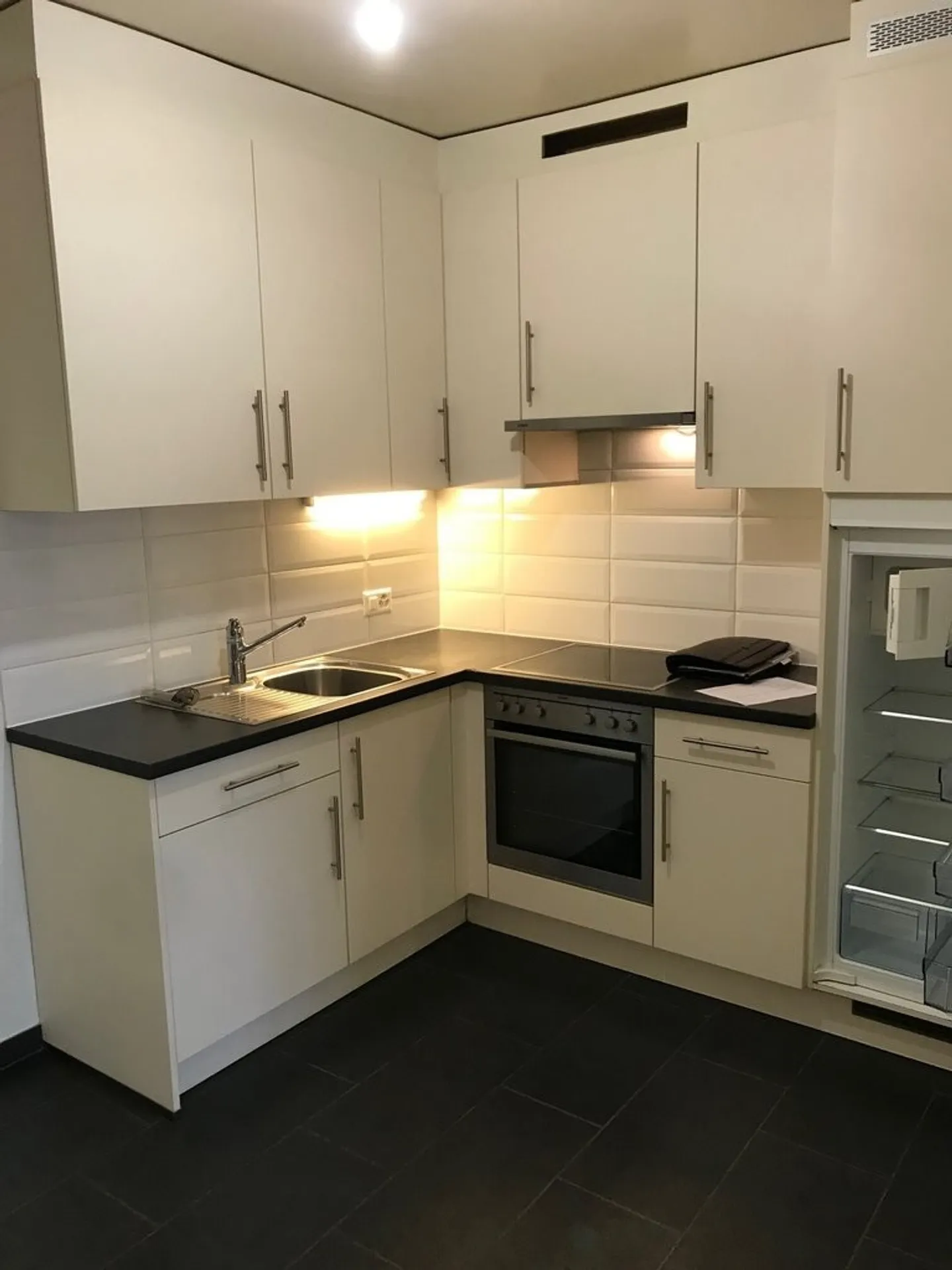 Charmant appartement de 2,5 pièces cherche locataire - Photo 3 sur 7