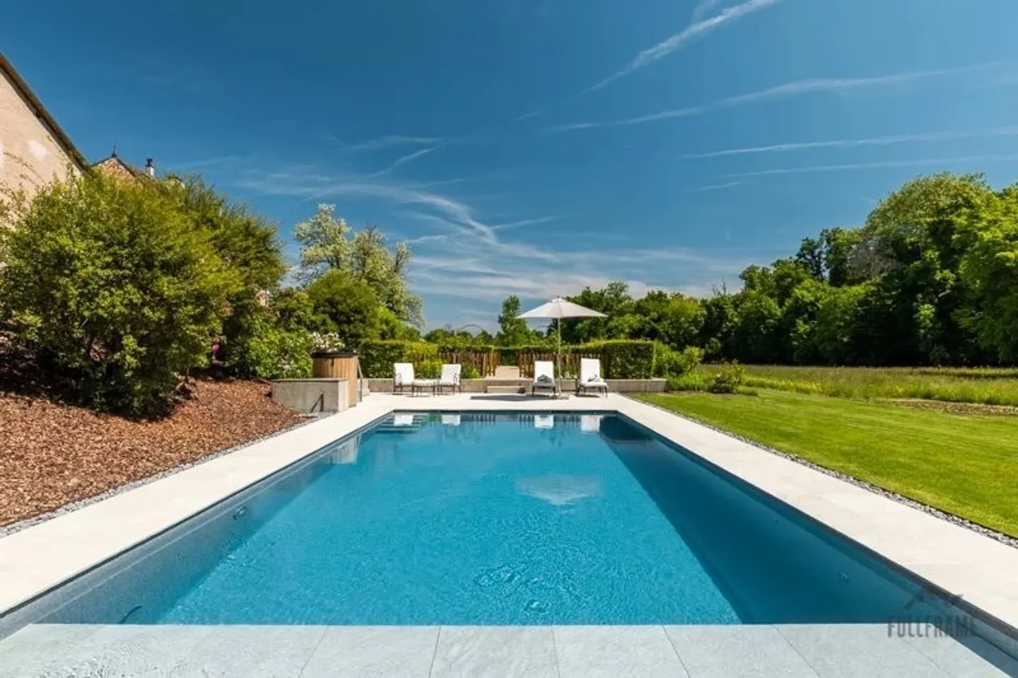 Un domaine exceptionnel en périphérie de Genève avec vue panoramique sur le Salève - Photo 2 sur 4