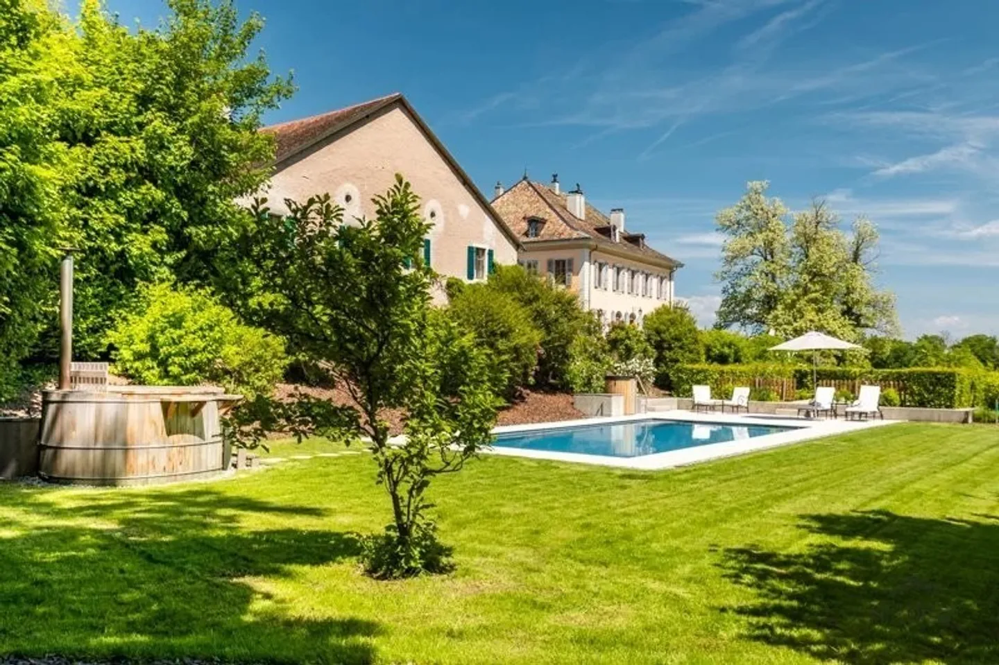 Un domaine exceptionnel en périphérie de Genève avec vue panoramique sur le Salève - Photo 3 sur 4