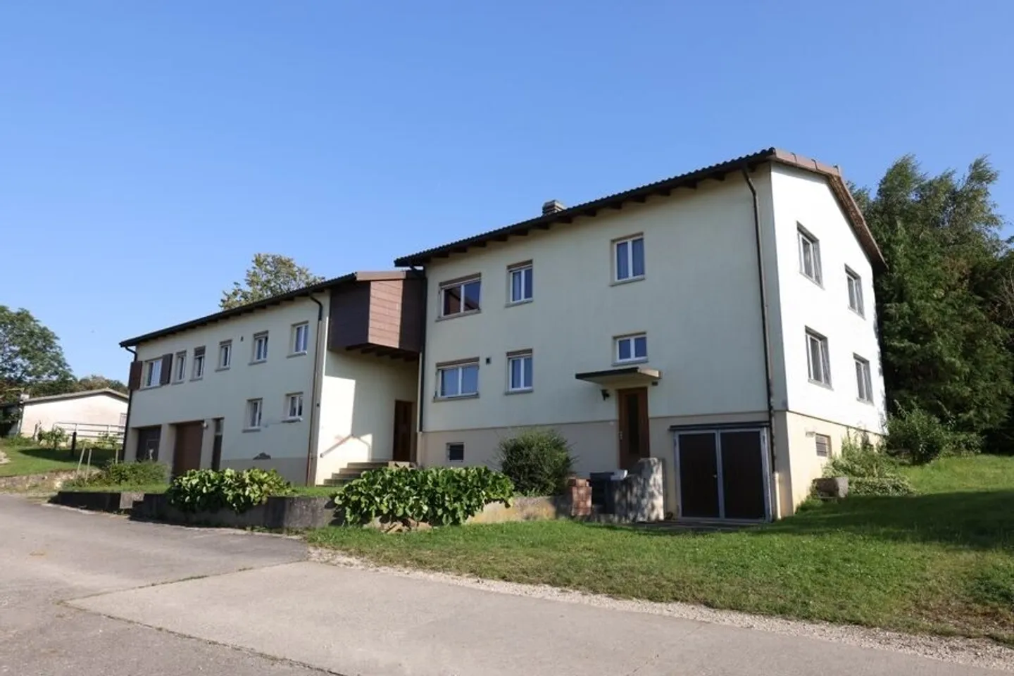 Geräumige Familienvilla mit Wohnung - Foto 2 von 13