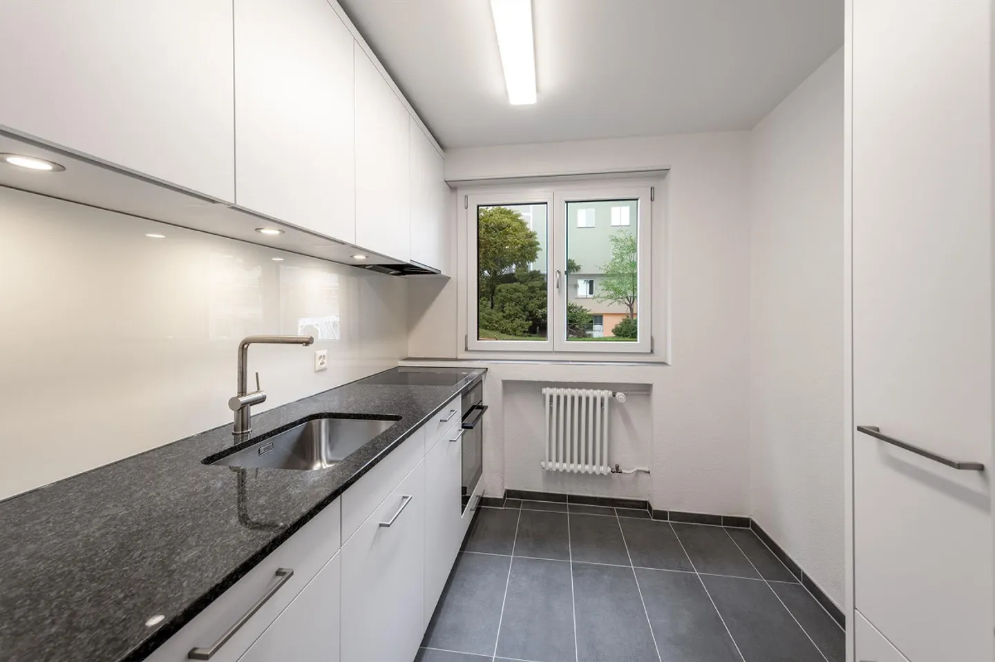 Modernes Apartment mit Balkon - Foto 2 von 10