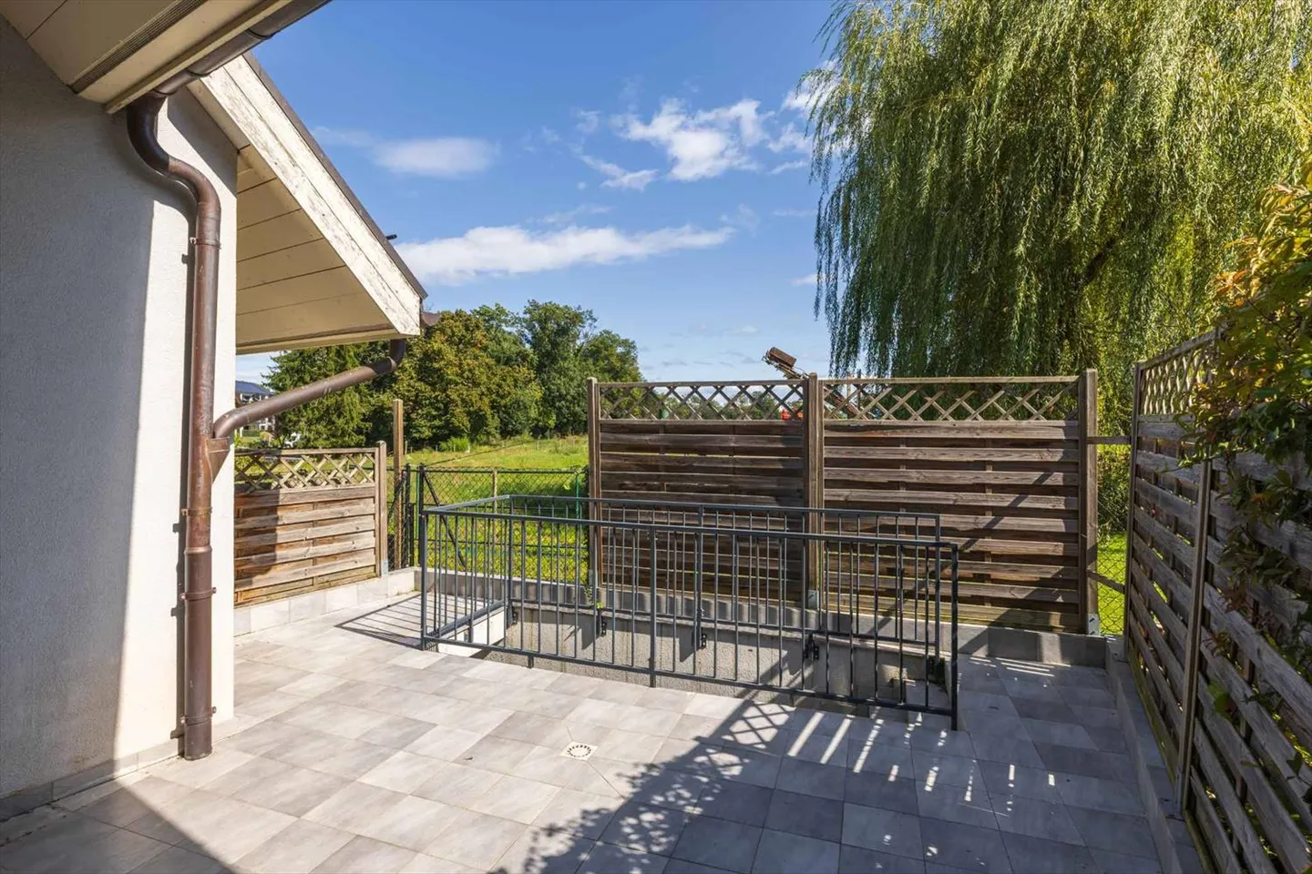 Ecological and refined triplex in the heart of Perroy - Photo 3 of 13