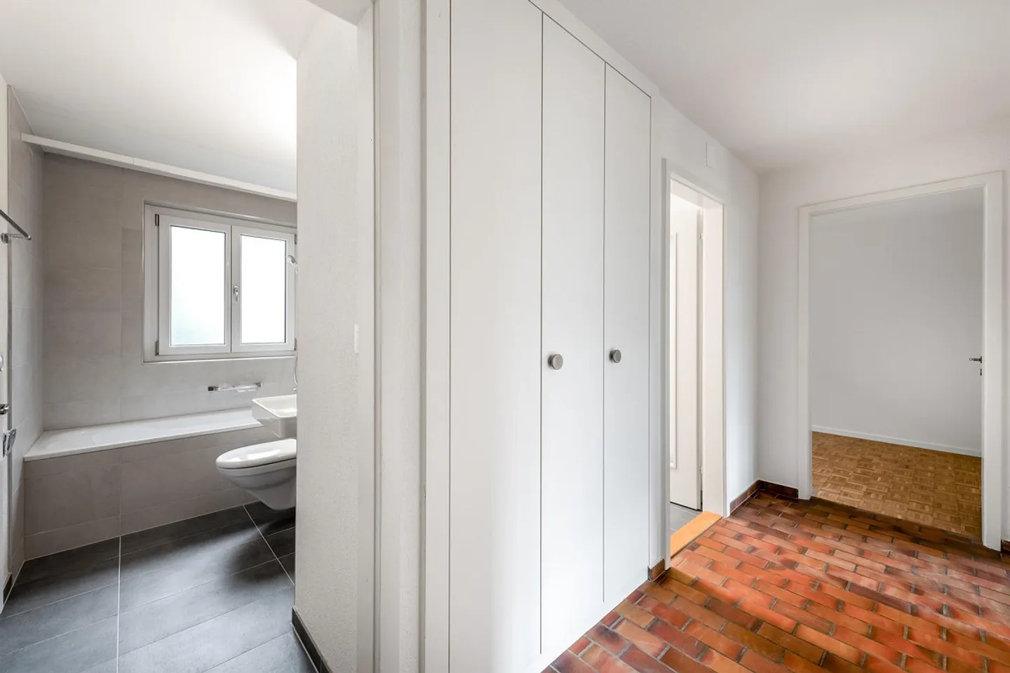 Modernes Apartment mit Balkon - Foto 3 von 10