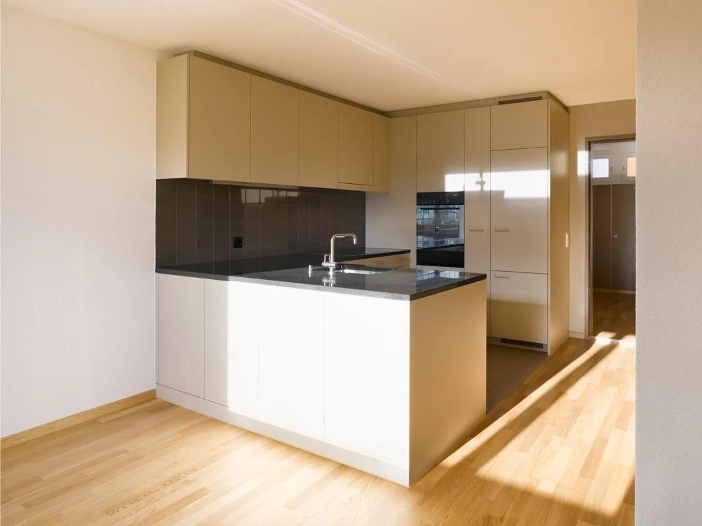 Hire without deposit - living in green surroundings - Photo 2 of 11