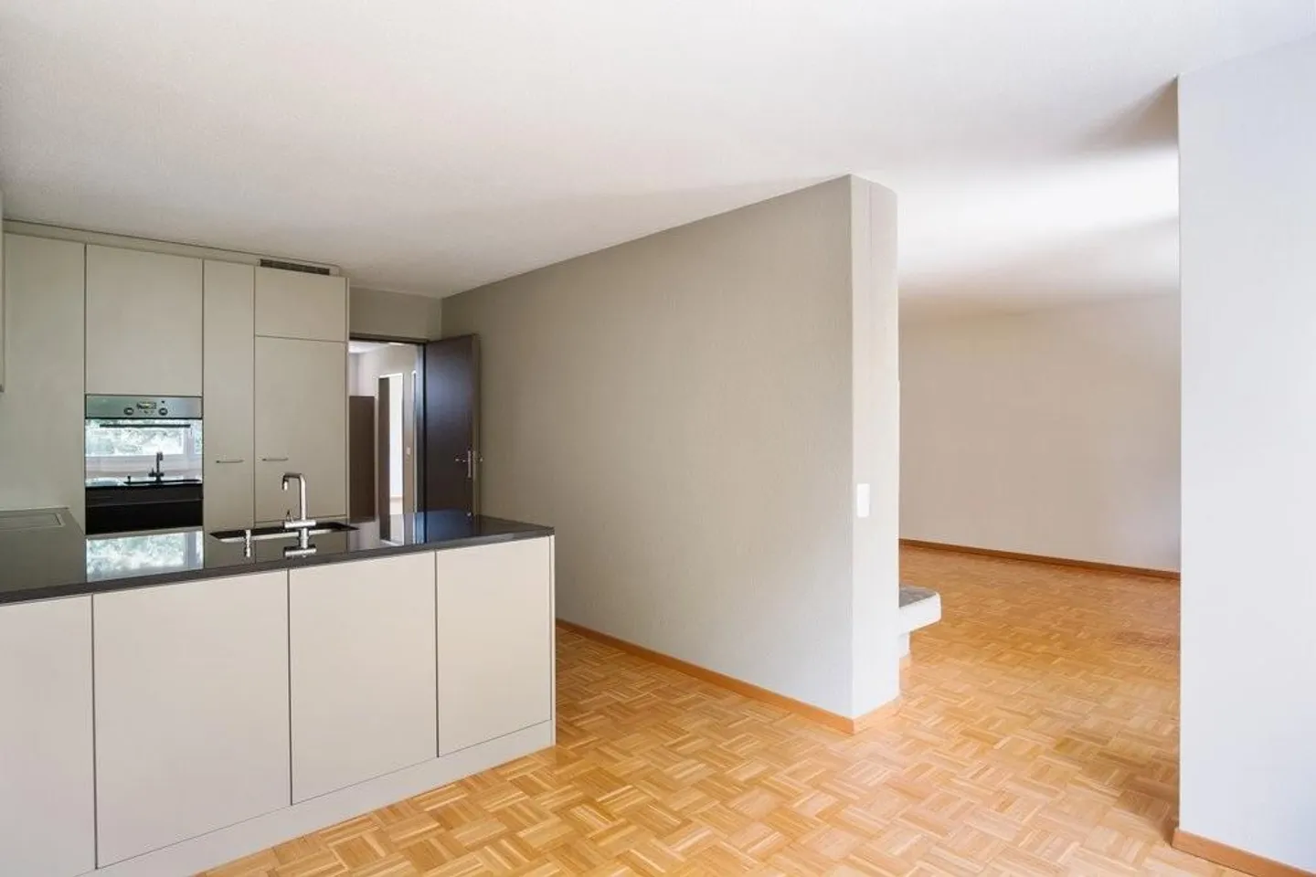 Hire without deposit - living in green surroundings - Photo 4 of 11