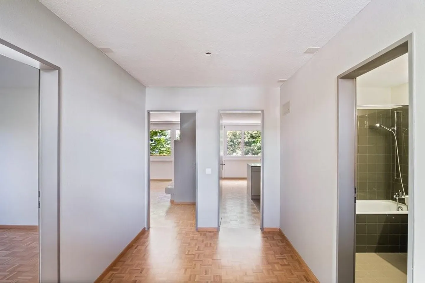 Hire without deposit - living in green surroundings - Photo 7 of 11