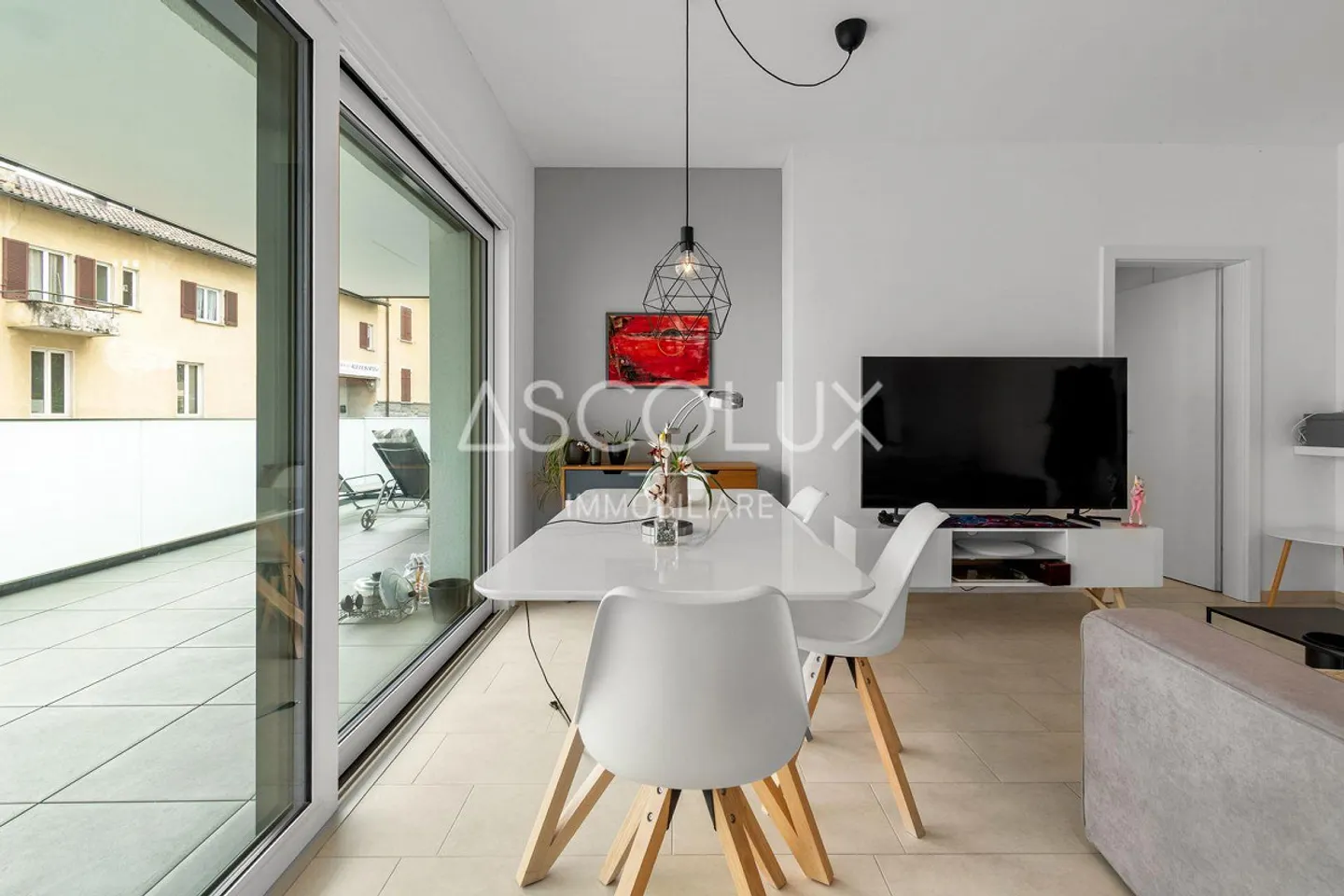 Appartement de 2.5 pièces avec grande terrasse - Photo 2 sur 15