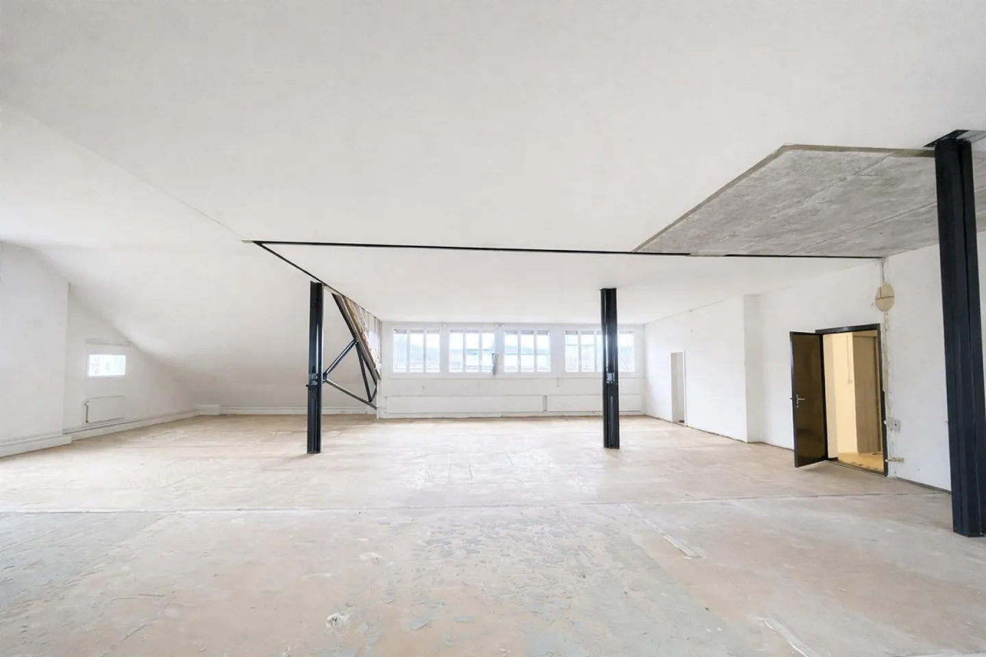 Bright office with loft flair and industrial charm for rent in shell construction! - Photo 2 of 4