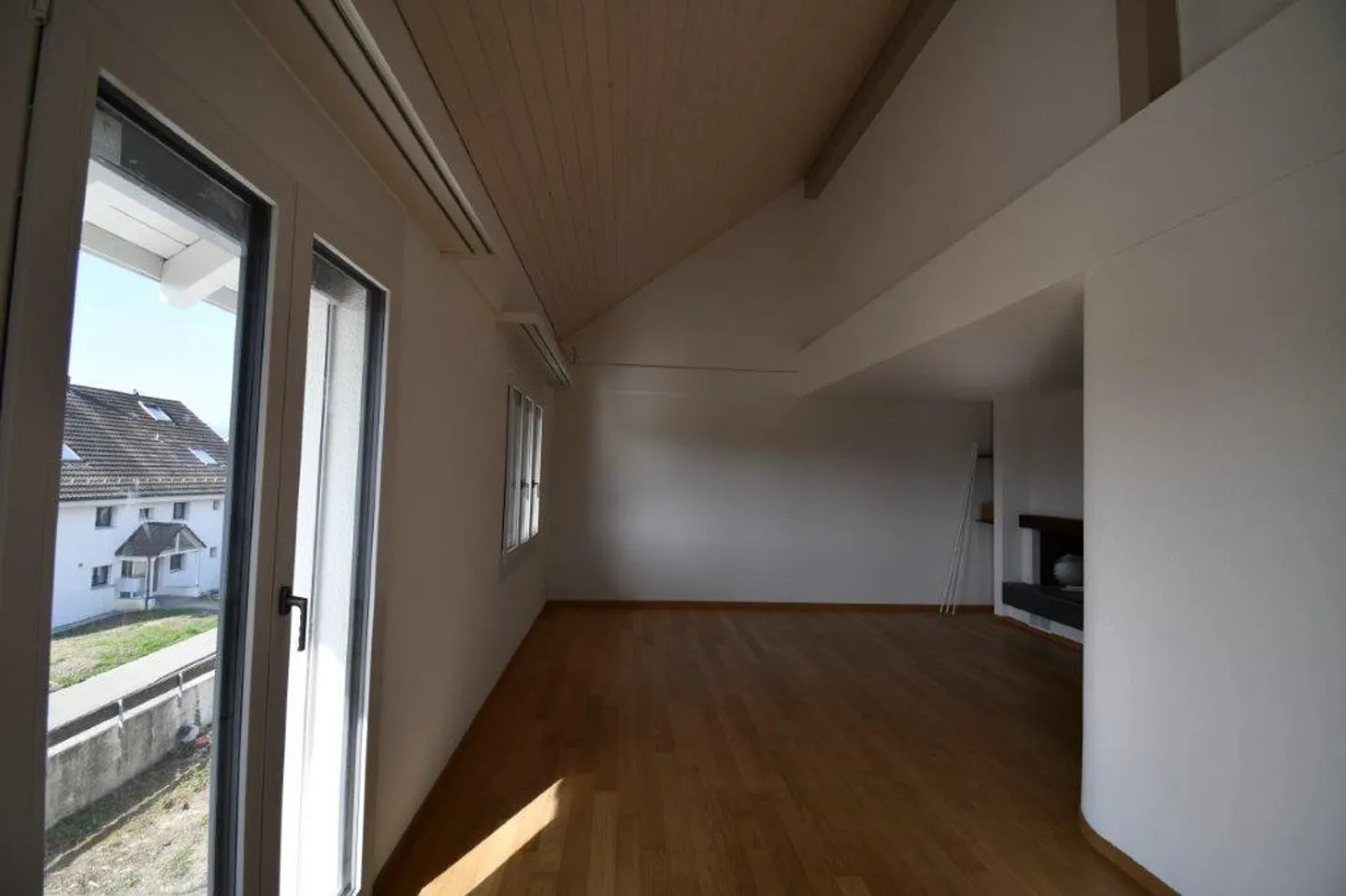 Appartement 5.5 pièces rénové de haute qualité et attrayant (maisonette), dans - Photo 4 sur 31