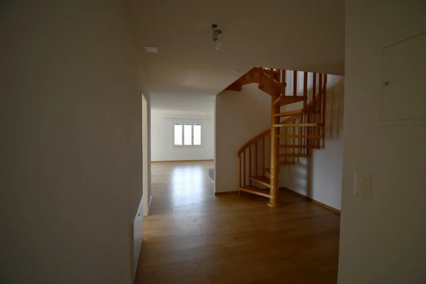 Appartement 5.5 pièces rénové de haute qualité et attrayant (maisonette), dans - Photo 6 sur 31