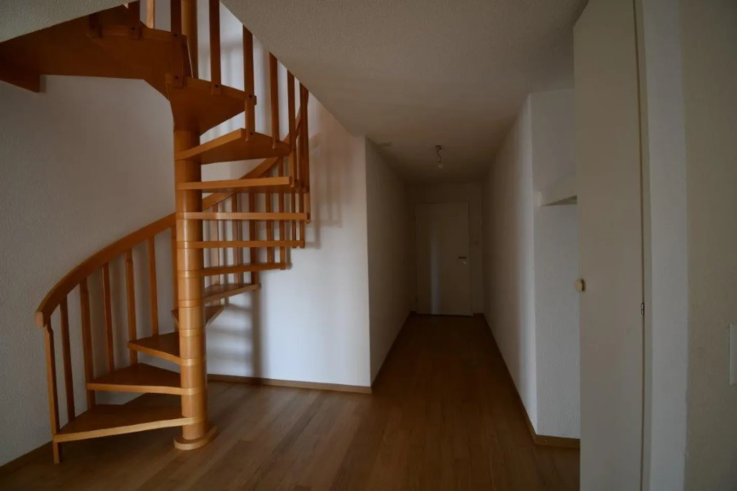 Appartement 5.5 pièces rénové de haute qualité et attrayant (maisonette), dans - Photo 7 sur 31