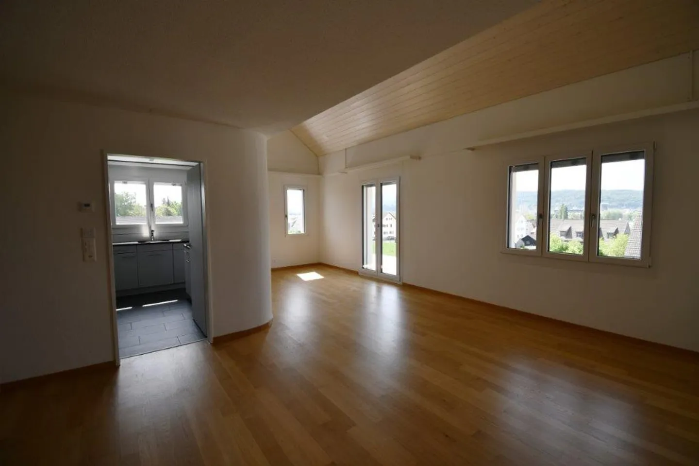 Appartement 5.5 pièces rénové de haute qualité et attrayant (maisonette), dans - Photo 8 sur 31
