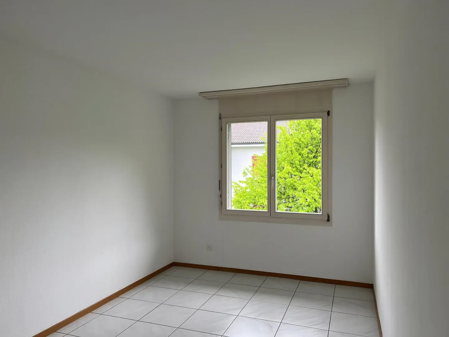 Bell'appartamento di 3,5 locali con balcone e nuova cucina - Foto 10 di 11