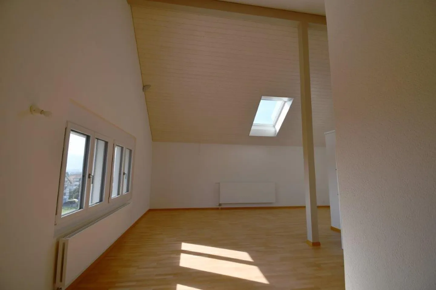 Appartement 5.5 pièces rénové de haute qualité et attrayant (maisonette), dans - Photo 12 sur 31