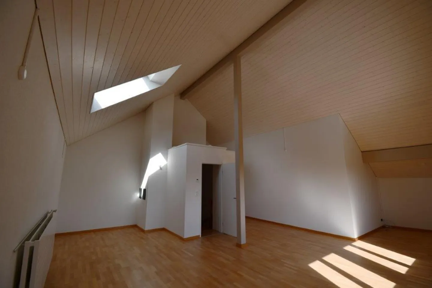 Appartement 5.5 pièces rénové de haute qualité et attrayant (maisonette), dans - Photo 13 sur 31