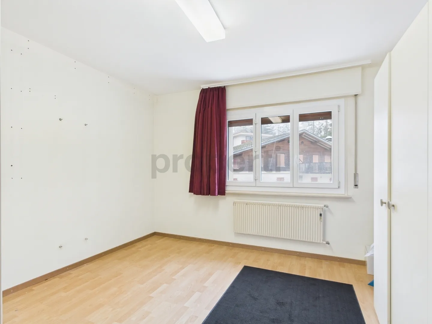 4.5-room apartment in the heart of Crans VS - charm, space, and renovation potential - Photo 6 of 9