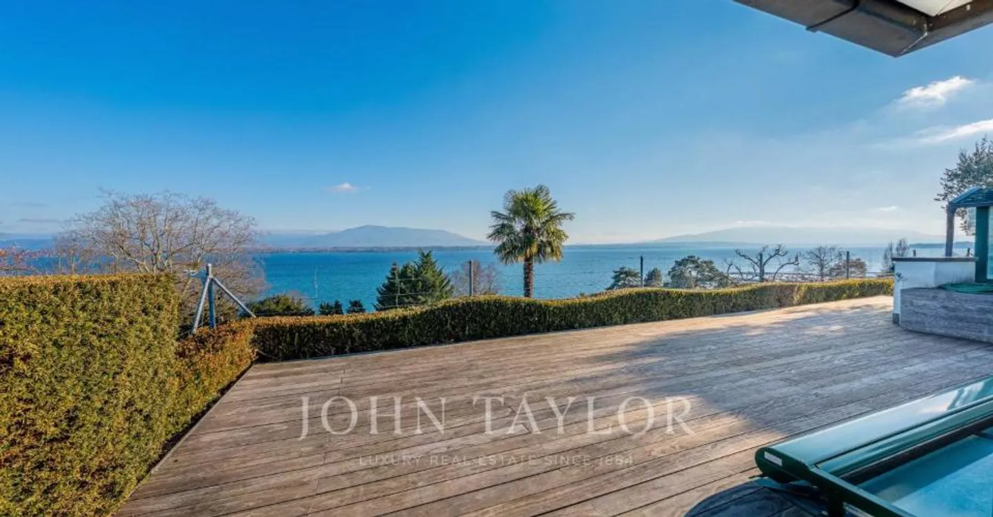 Exclusive Penthouse with Lake View - Photo 1 of 13