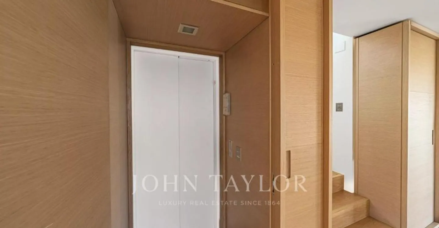 Exclusive Penthouse with Lake View - Photo 12 of 13