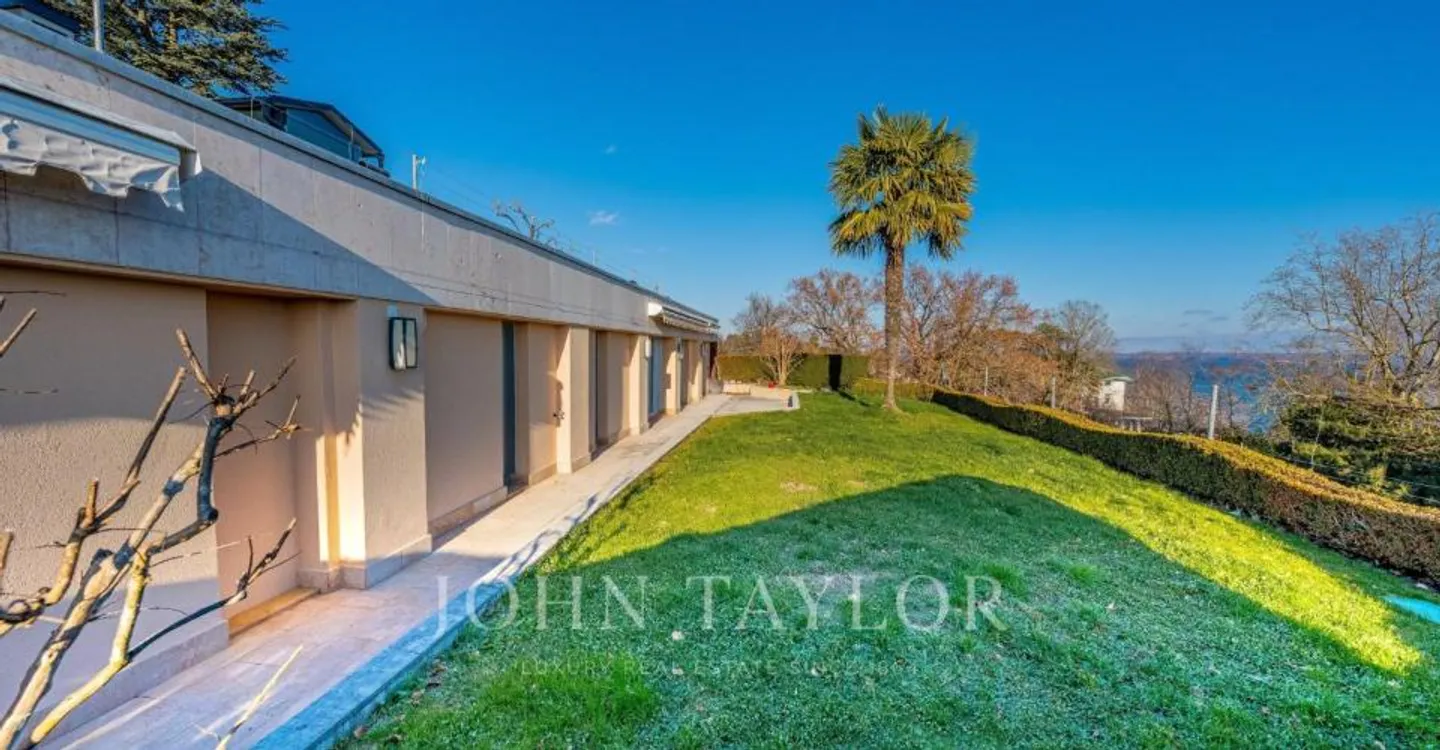 Exclusive Penthouse with Lake View - Photo 13 of 13