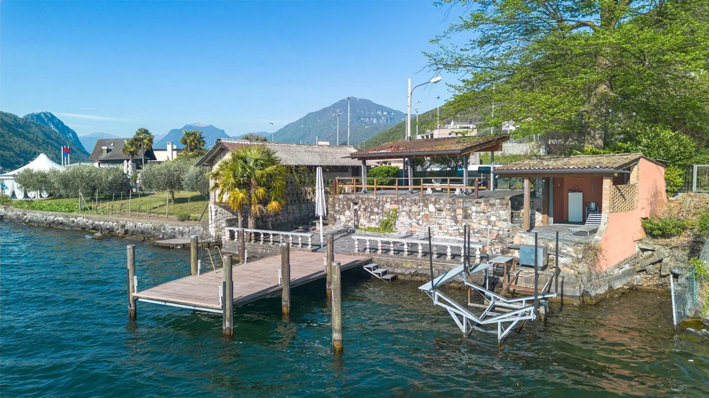 Villa di Lusso con Vista Lago - Foto 23 di 29