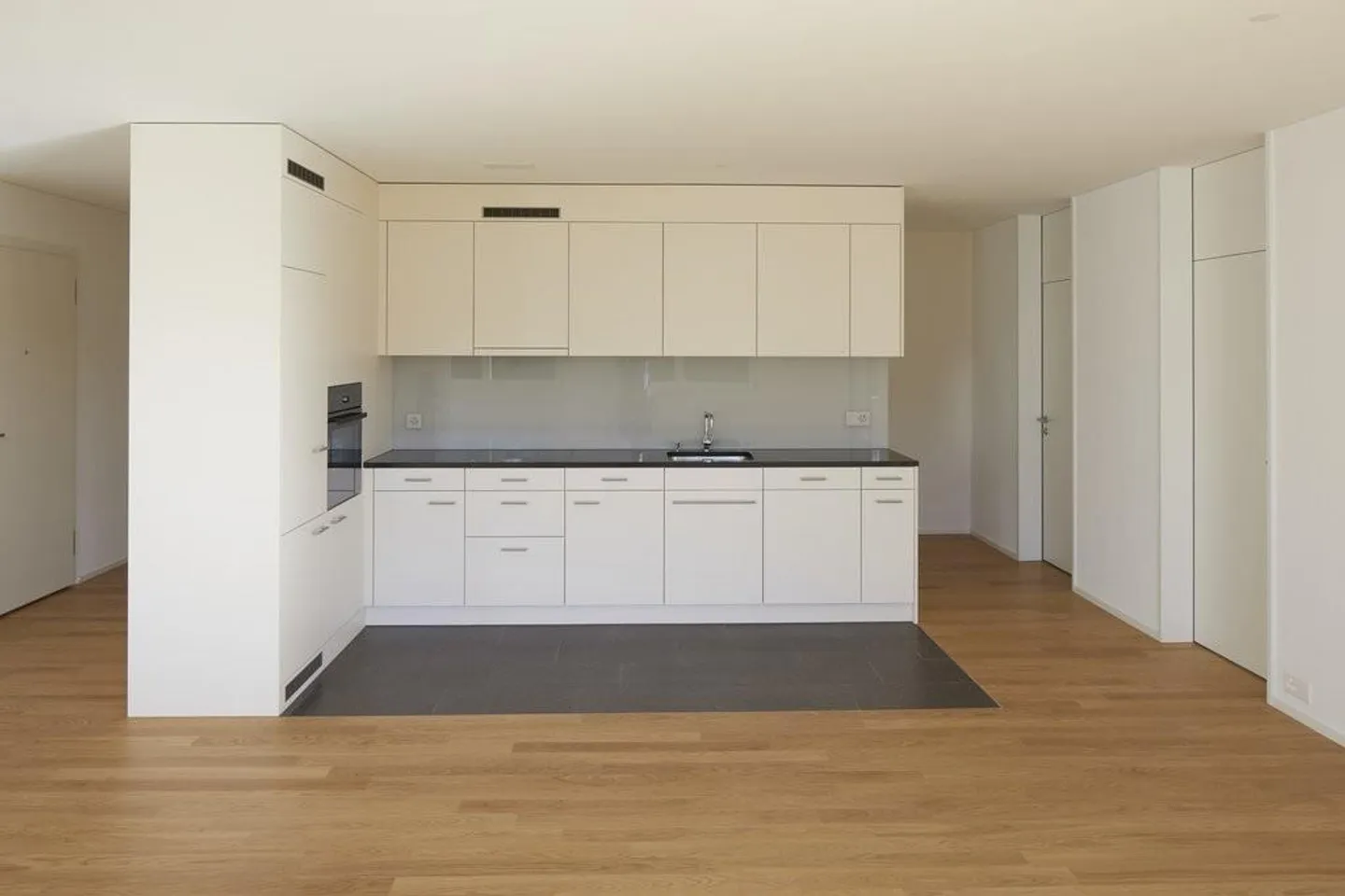 RENT WITHOUT SECURITY DEPOSIT - Ideal apartment for singles or couples - Photo 3 of 9