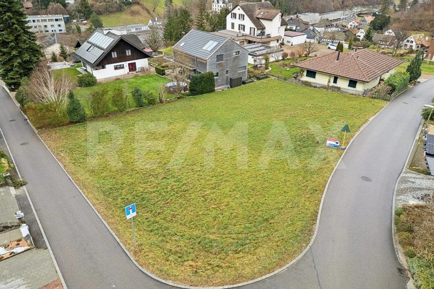 Terrain à bâtir dans un quartier résidentiel calme sur le versant ensoleillé - Photo 7 sur 13
