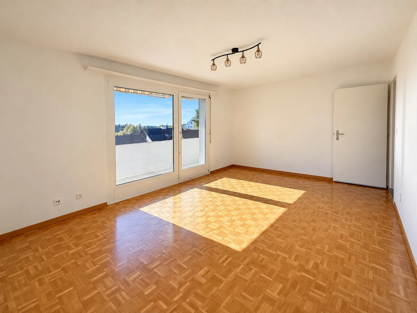 Helle Wohnung mit Bergsicht - Foto 2 von 10