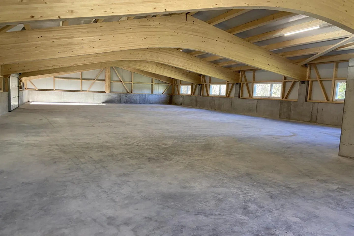 Salle commerciale au 1er étage - Photo 1 sur 6