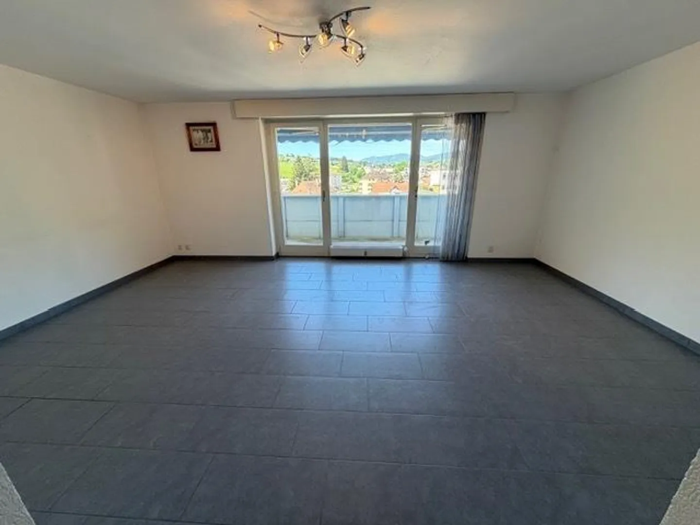 Appartement Charmant avec Balcons - Photo 4 sur 15