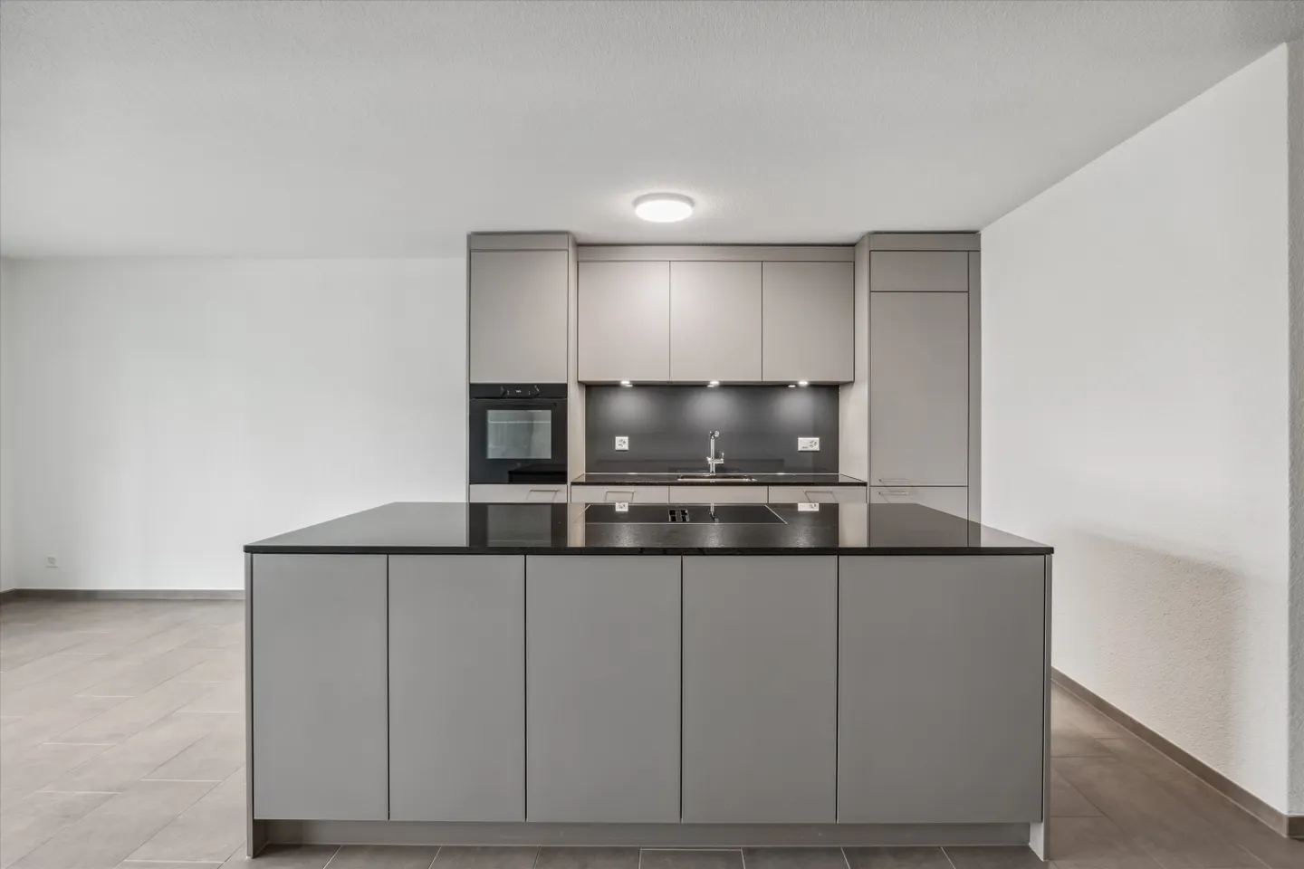 Here ends your apartment search! - Photo 2 of 6