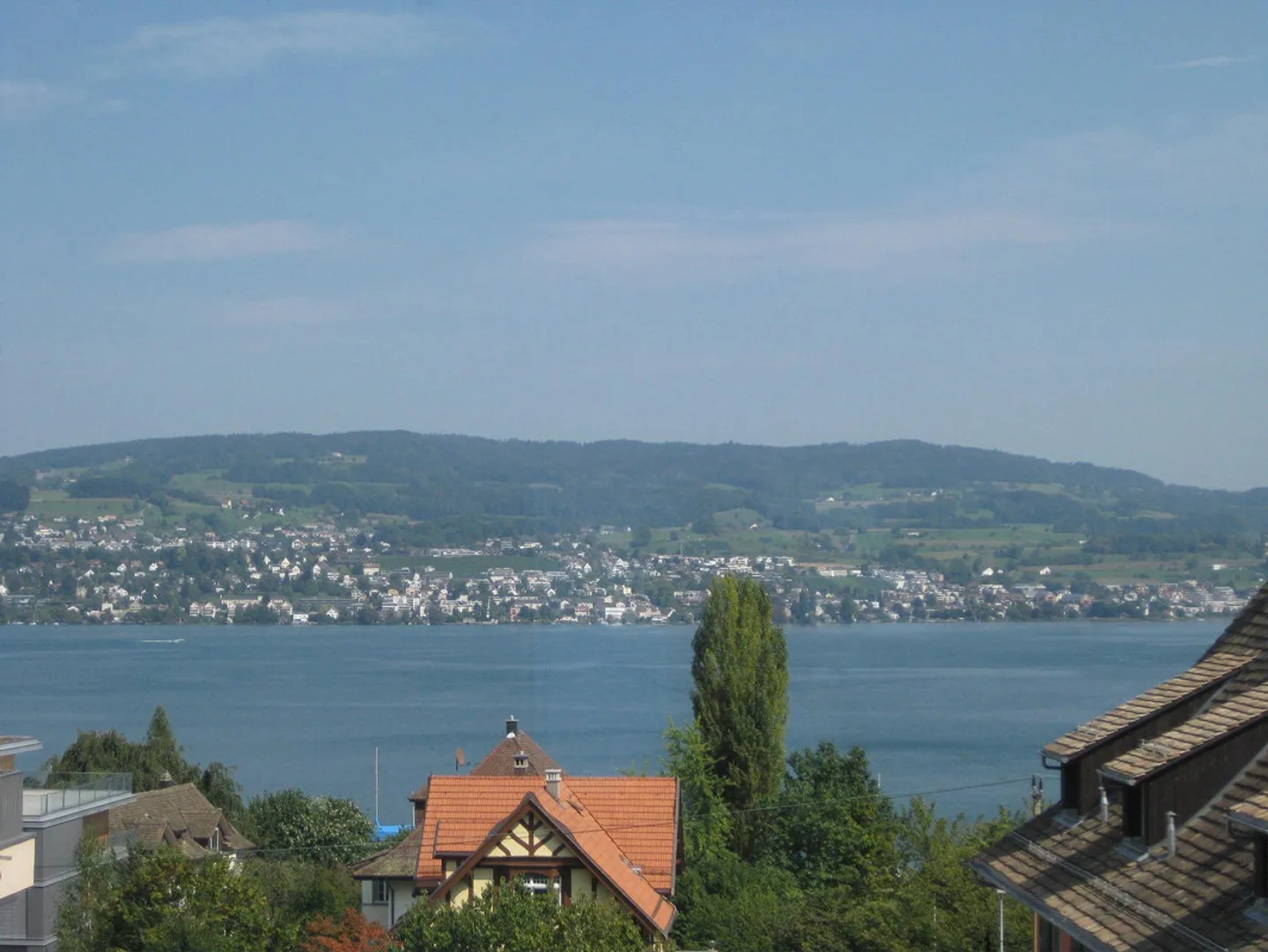 Appartement attrayant de 3,5 pièces avec vue exceptionnelle sur le lac - Photo 1 sur 8