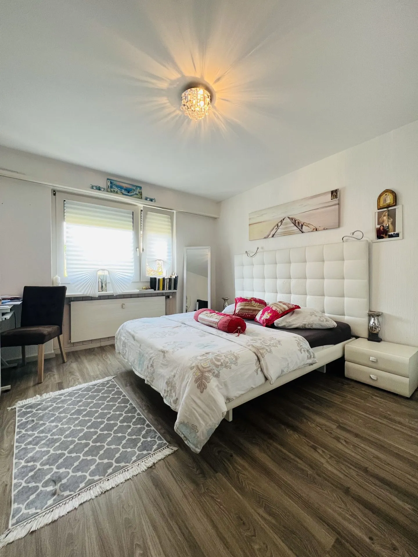 Appartement de 4,5 pièces au rez-de-chaussée avec 2 places de parking, propre machine à laver/sèche-linge, ascenseur et balcon - Photo 5 sur 8