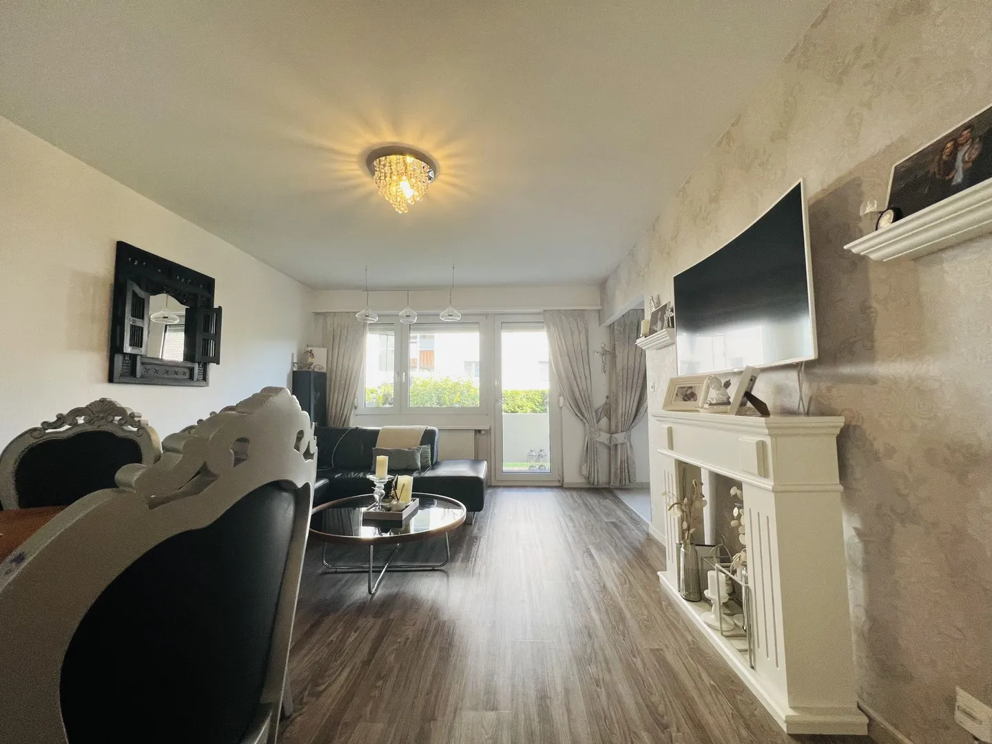 Appartement de 4,5 pièces au rez-de-chaussée avec 2 places de parking, propre machine à laver/sèche-linge, ascenseur et balcon - Photo 7 sur 8