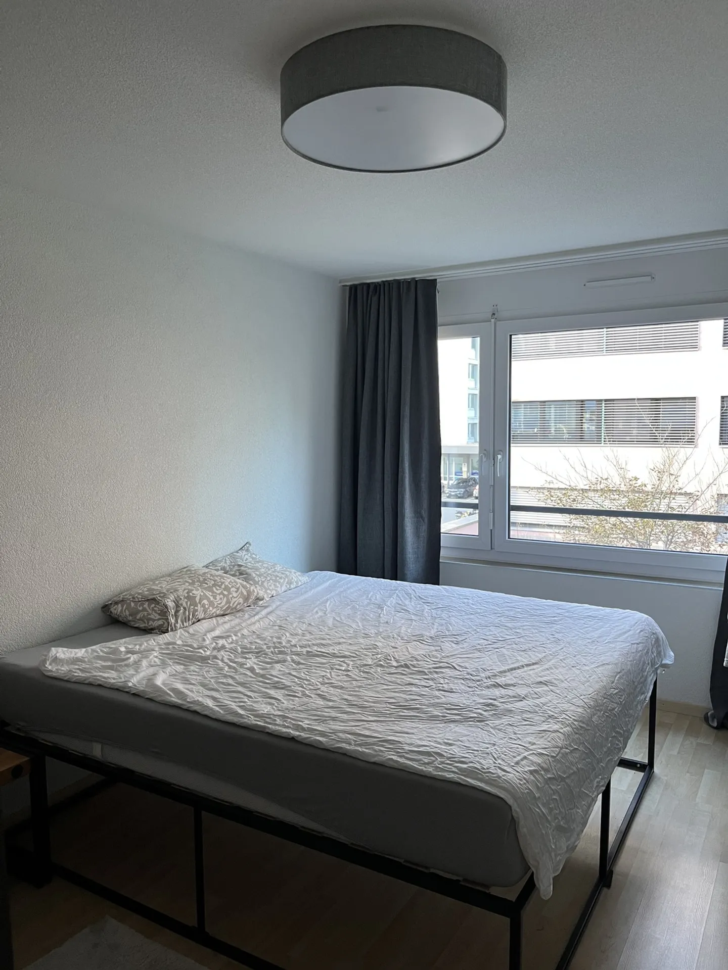 APPARTEMENT 2½ PIÈCES À ZURICH - DISTRICT 11, MEUBLÉ, TEMPORAIRE - Photo 6 sur 9