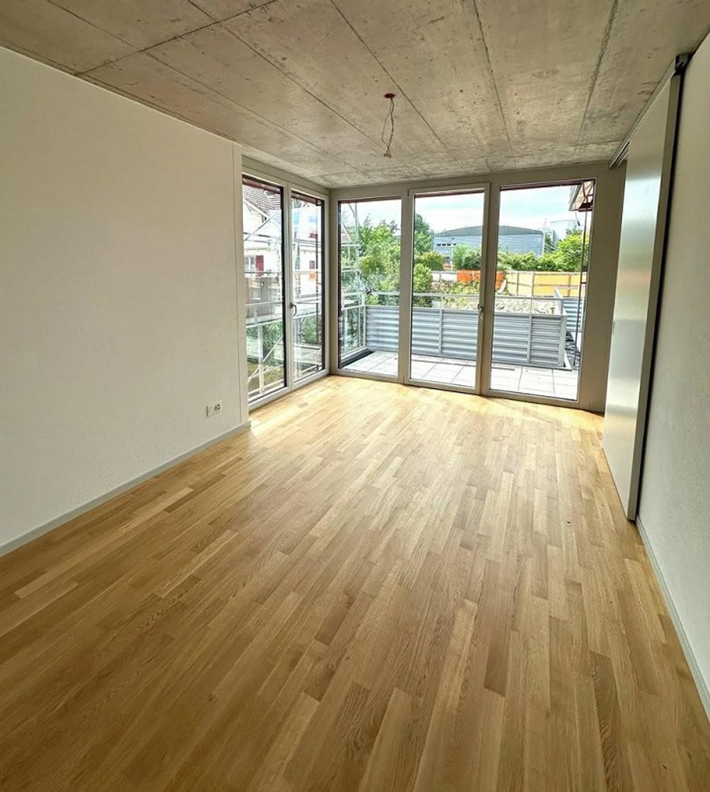 Moderne 4.5-Zimmer-Wohnung in neuem Terrassenhaus - Foto 5 von 7
