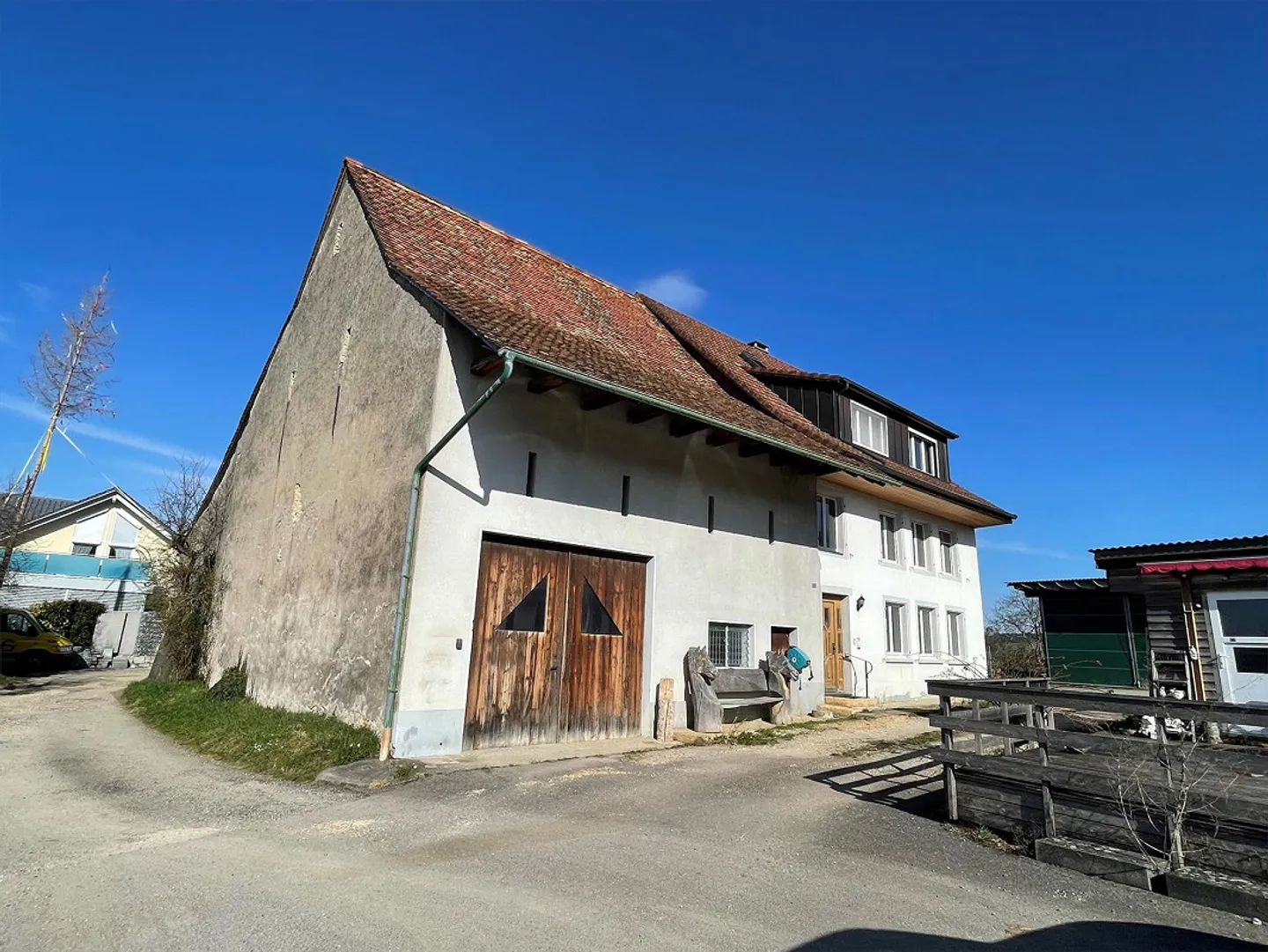 Beautifully located residential and economic building in Lampenberg (BL) - Photo 2 of 17