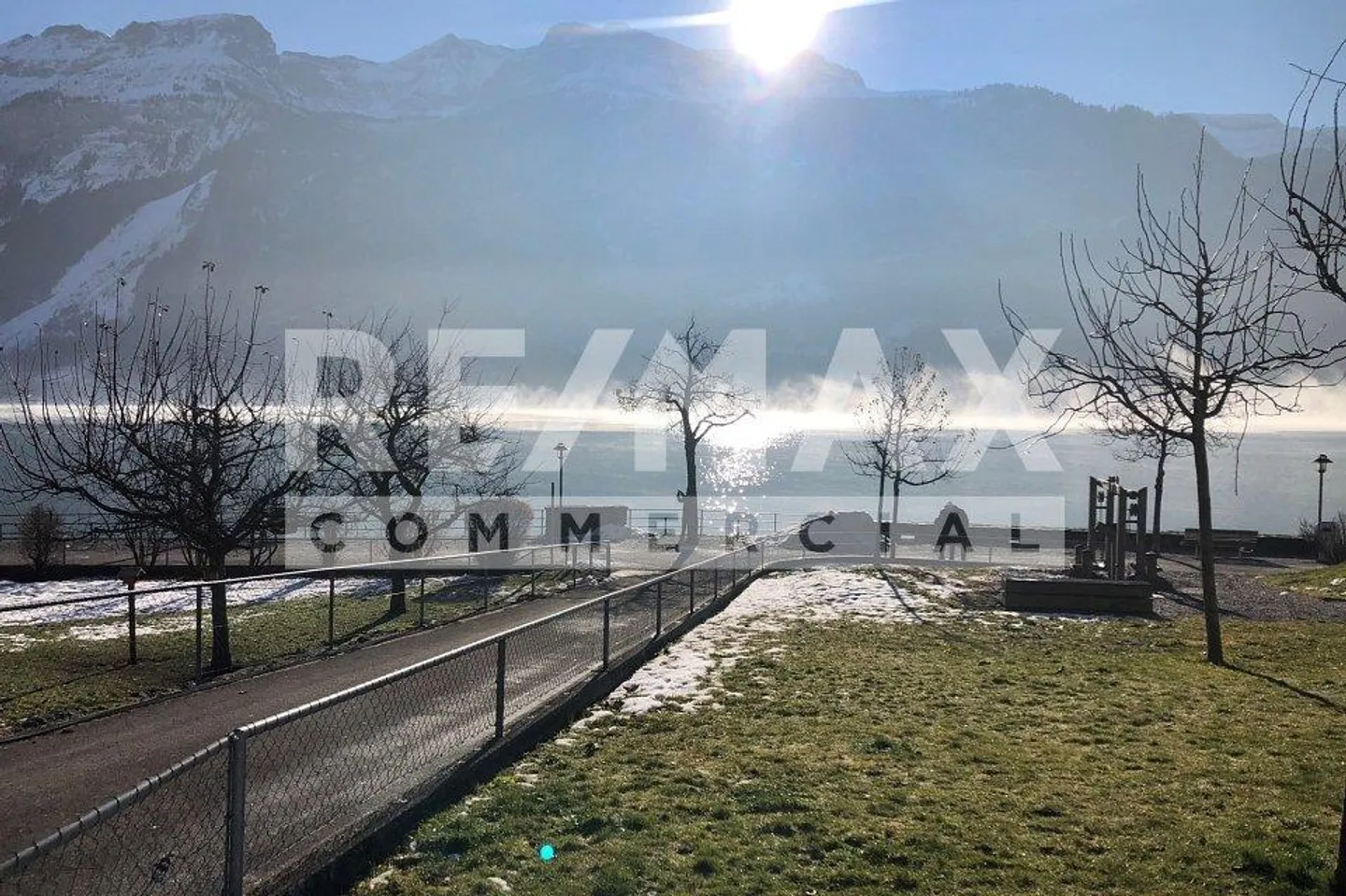 Espace commercial spacieux à vendre dans un emplacement de choix à Brienz - Photo 2 sur 4