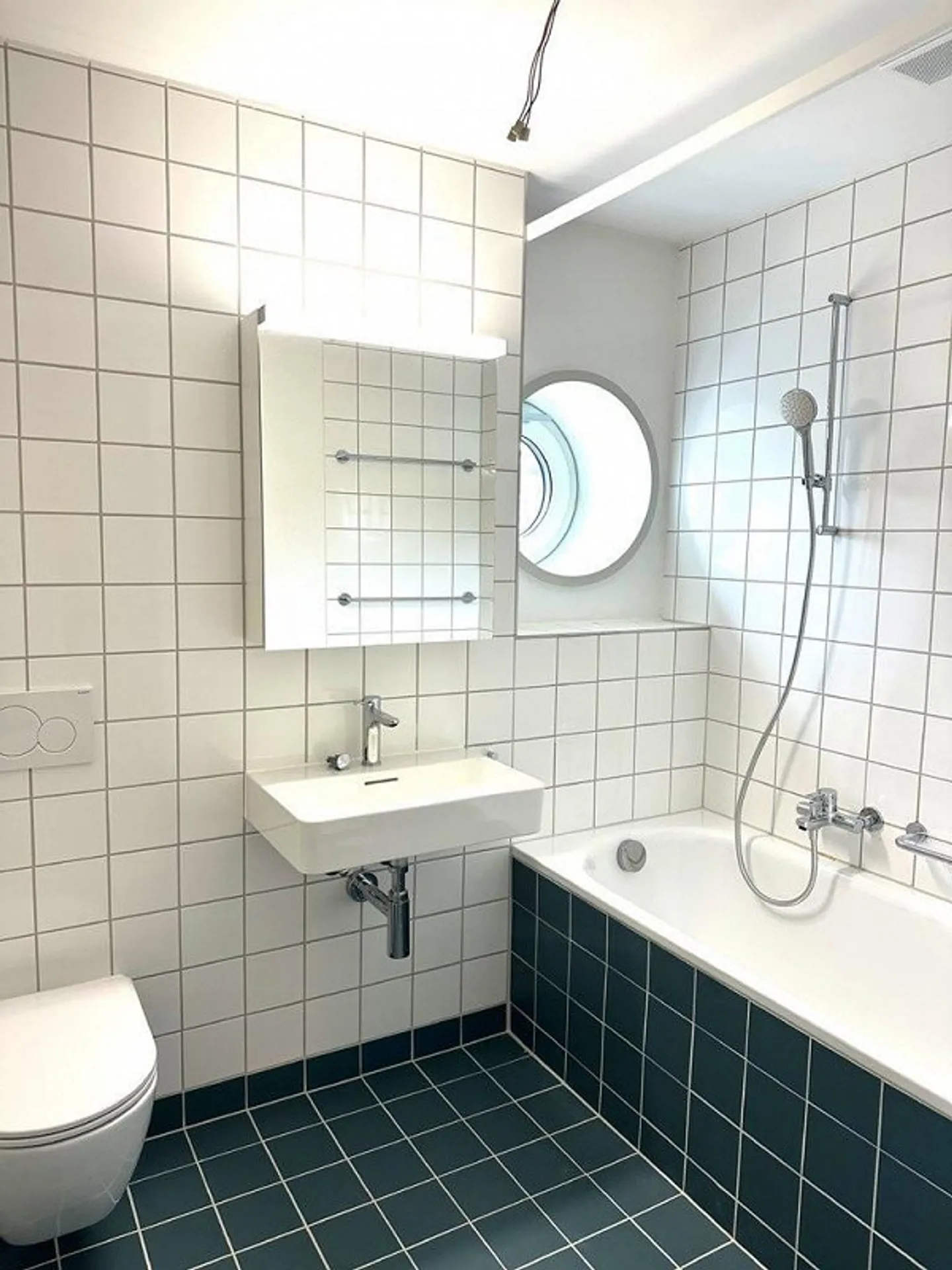 Moderne 4.5-Zimmer-Wohnung in neuem Terrassenhaus - Foto 4 von 7