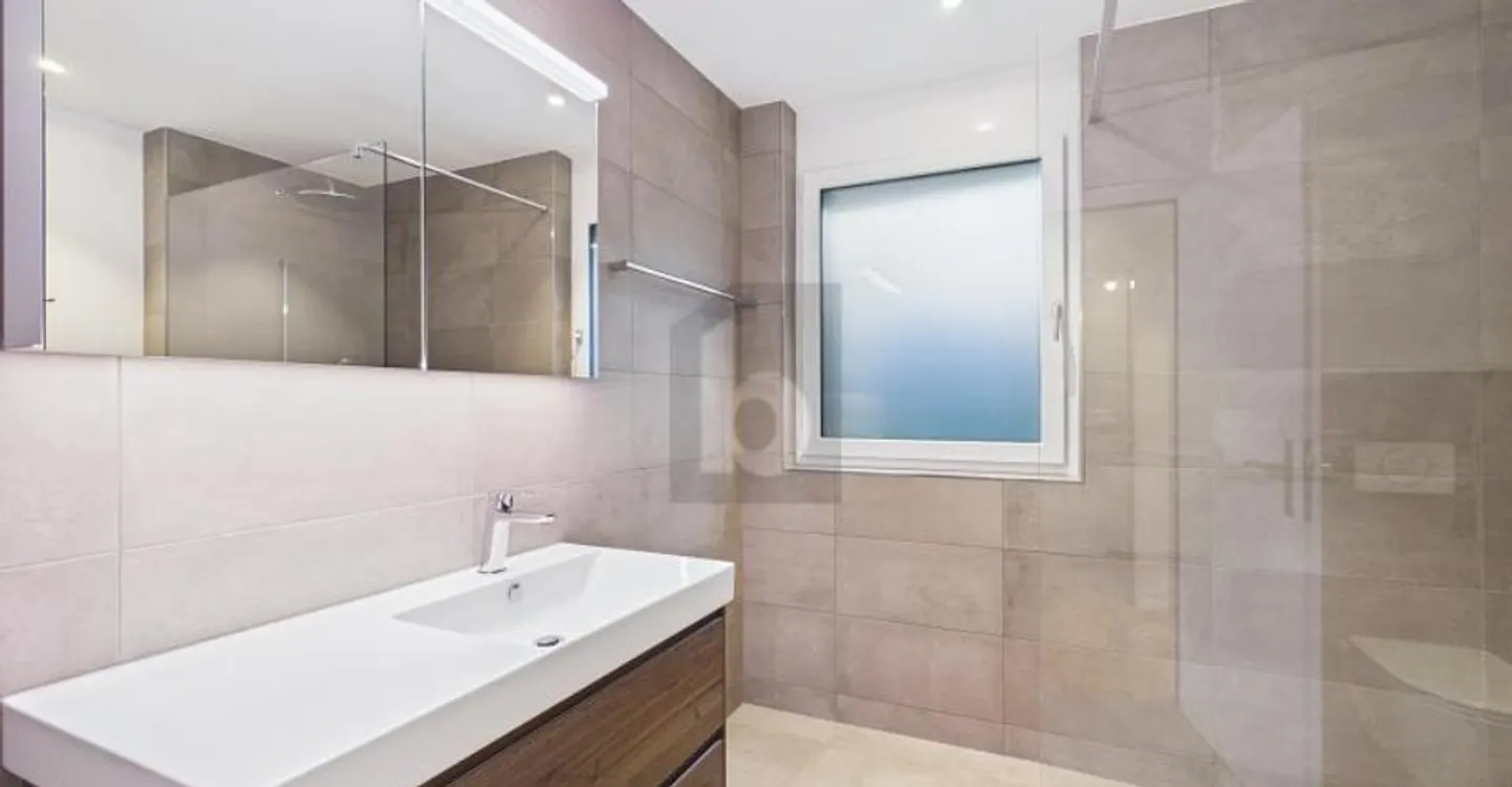 MODERNO CON AREA SEDUTA PRIVATA - Foto 4 di 5